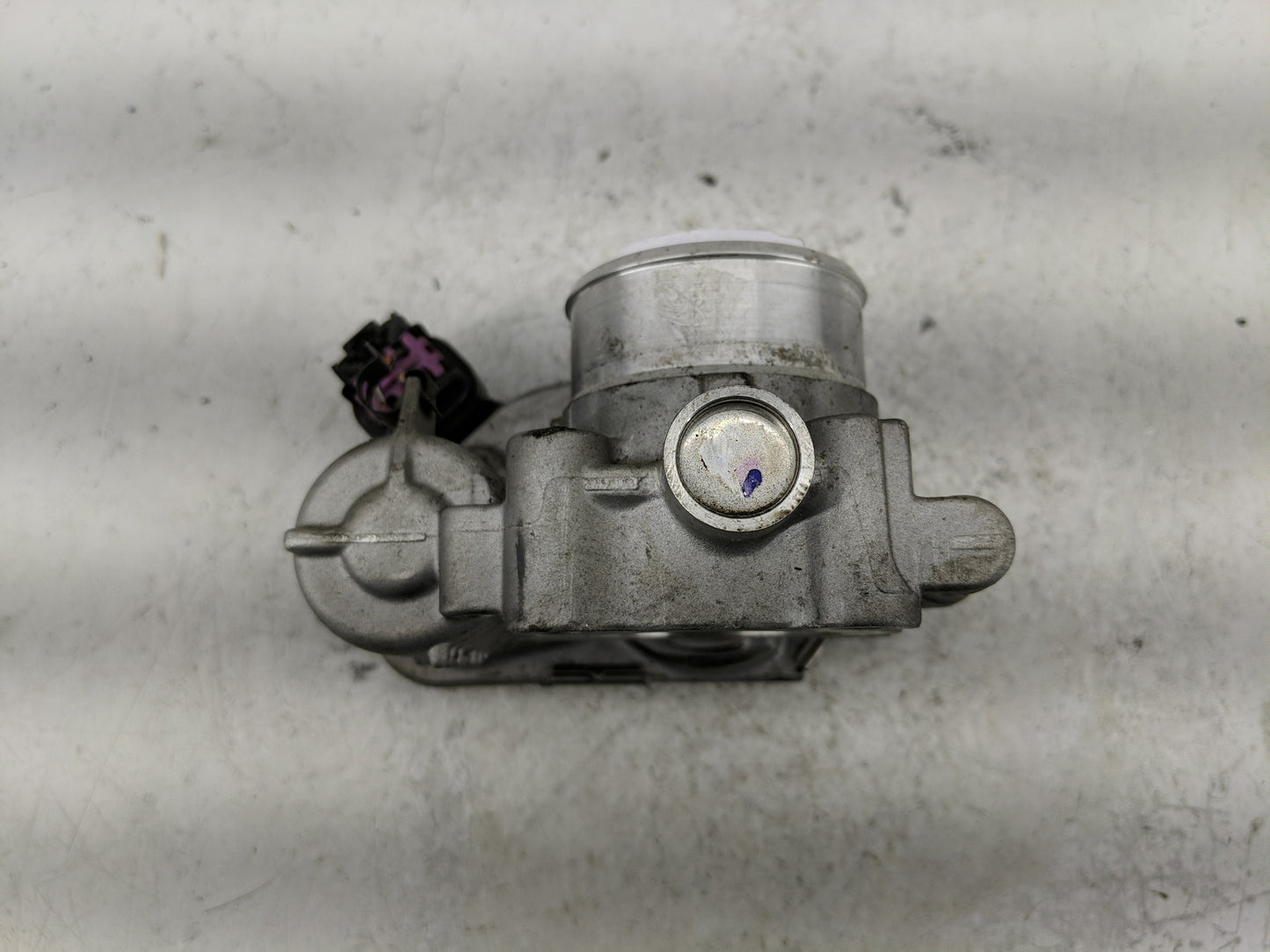 2011-2015 Chevrolet Volt Throttle Body P/N:55581682 Fits Fits 2011 2012 2013 2014 2015 2016 OEM Used Auto Parts - Oemusedaut