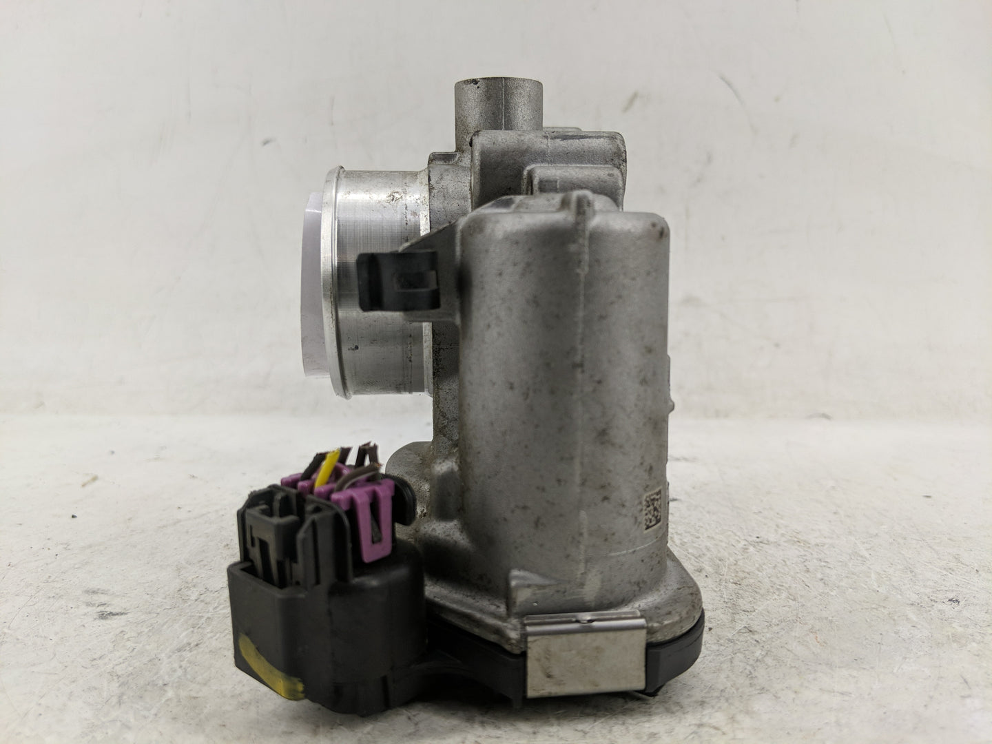 2011-2015 Chevrolet Volt Throttle Body P/N:55581682 Fits Fits 2011 2012 2013 2014 2015 2016 OEM Used Auto Parts - Oemusedaut