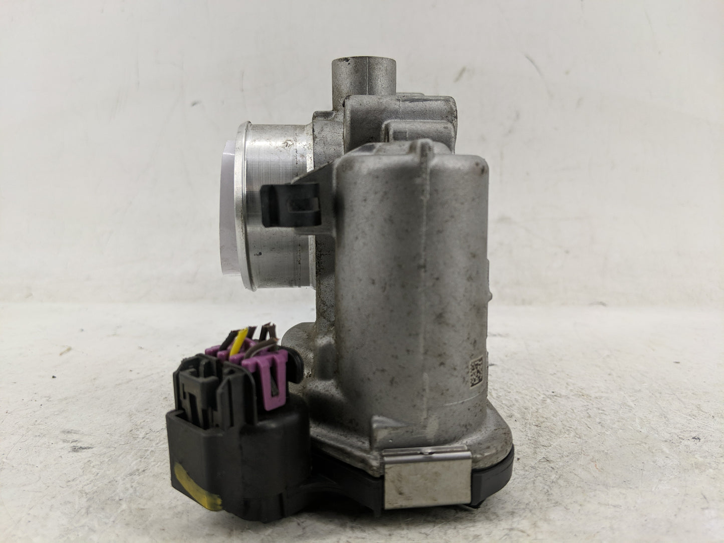 2011-2015 Chevrolet Volt Throttle Body P/N:55581682 Fits Fits 2011 2012 2013 2014 2015 2016 OEM Used Auto Parts - Oemusedaut