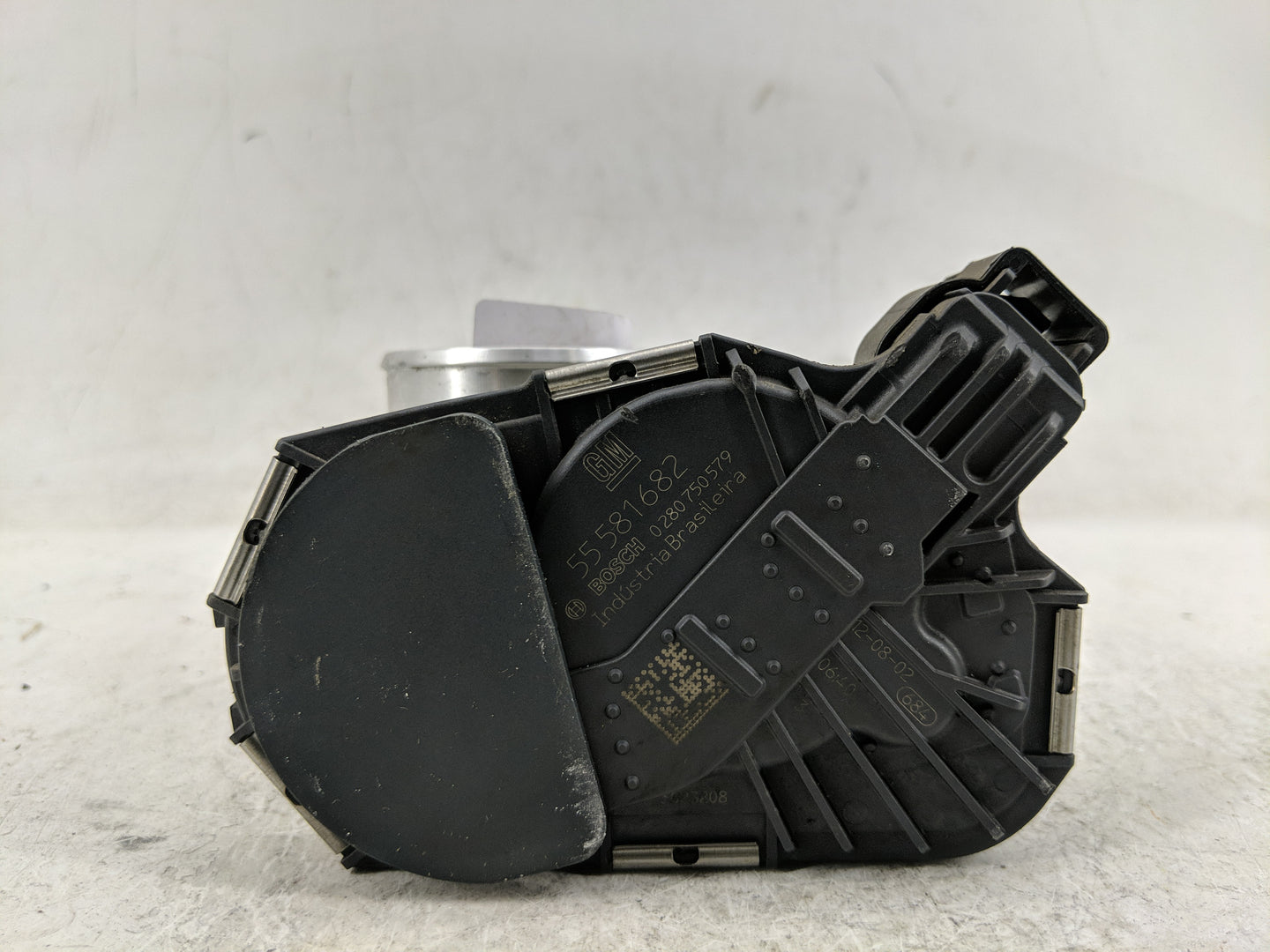 2011-2015 Chevrolet Volt Throttle Body P/N:55581682 Fits Fits 2011 2012 2013 2014 2015 2016 OEM Used Auto Parts - Oemusedaut