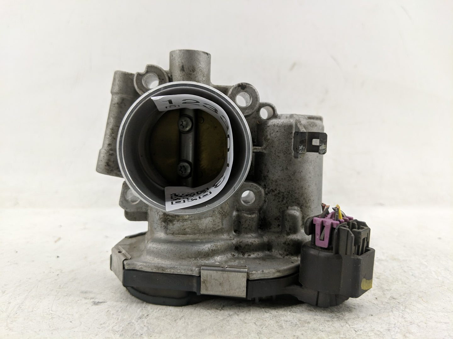 2011-2015 Chevrolet Volt Throttle Body P/N:55581682 Fits Fits 2011 2012 2013 2014 2015 2016 OEM Used Auto Parts - Oemusedaut