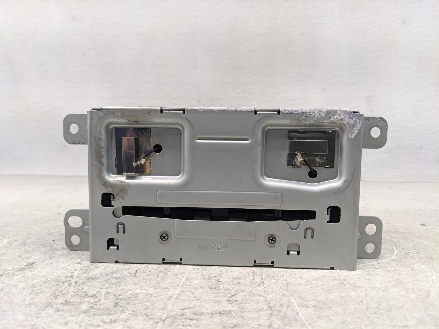 2013 Chevrolet Volt Radio AM FM Cd Player Receiver Replacement P/N:22993877 Fits OEM Used Auto Parts - Oemusedautoparts1.com