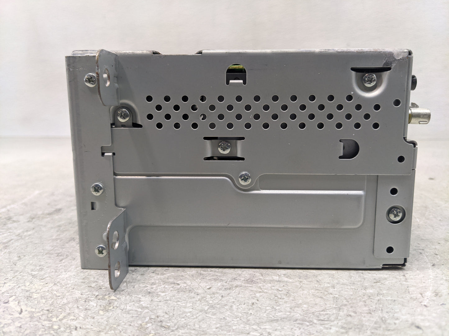2013 Chevrolet Volt Radio AM FM Cd Player Receiver Replacement P/N:22993877 Fits OEM Used Auto Parts - Oemusedautoparts1.com