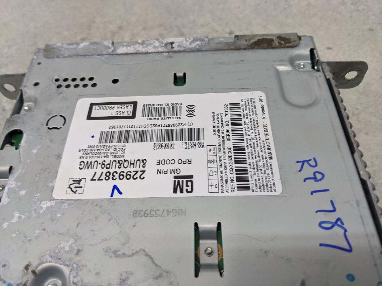 2013 Chevrolet Volt Radio AM FM Cd Player Receiver Replacement P/N:22993877 Fits OEM Used Auto Parts - Oemusedautoparts1.com