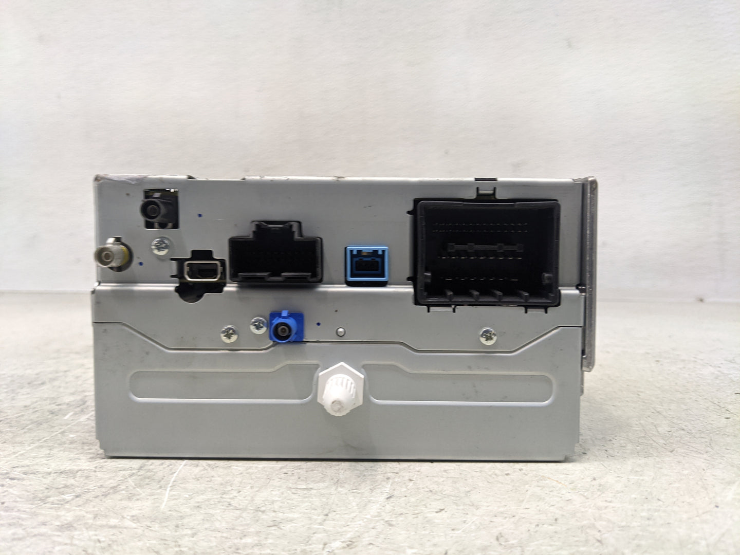 2013 Chevrolet Volt Radio AM FM Cd Player Receiver Replacement P/N:22993877 Fits OEM Used Auto Parts - Oemusedautoparts1.com