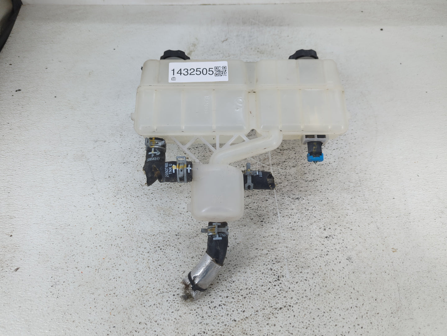 2013-2015 Chevrolet Volt Radiator Coolant Overflow Expansion Tank Bottle - Oemusedautoparts1.com