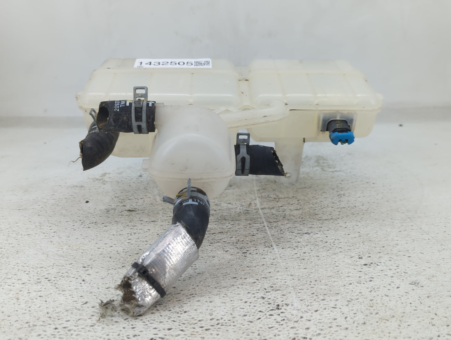 2013-2015 Chevrolet Volt Radiator Coolant Overflow Expansion Tank Bottle - Oemusedautoparts1.com