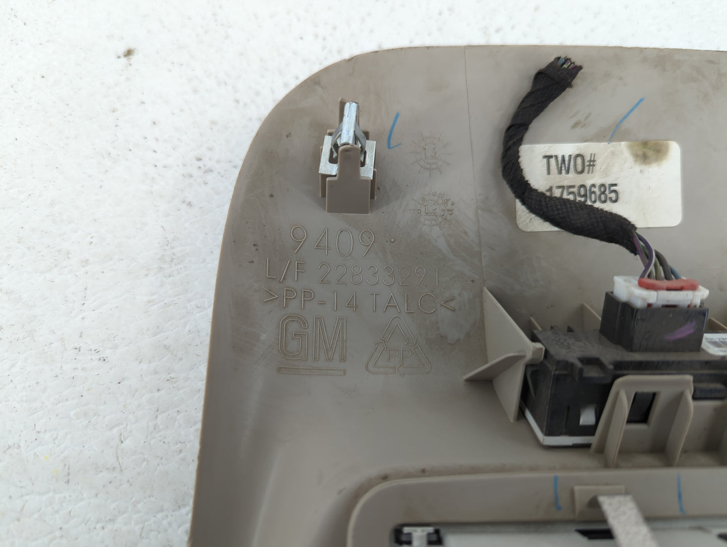 2012-2015 Chevrolet Volt Overhead Console W/rear Climate Control - Oemusedautoparts1.com