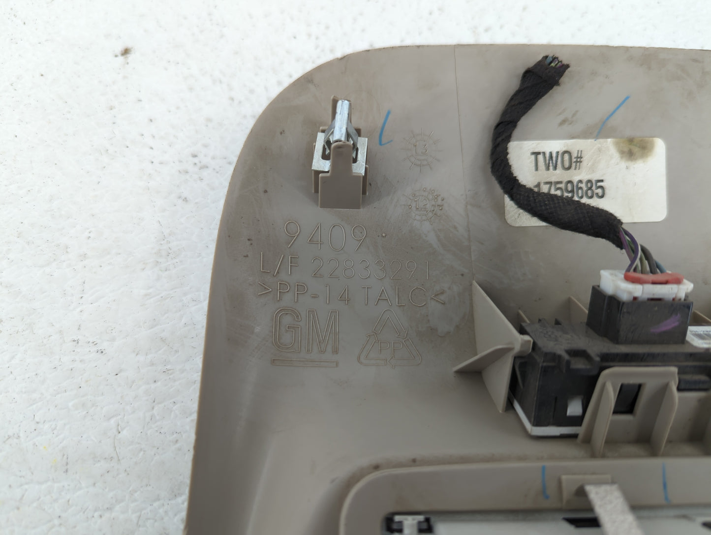 2012-2015 Chevrolet Volt Overhead Console W/rear Climate Control - Oemusedautoparts1.com
