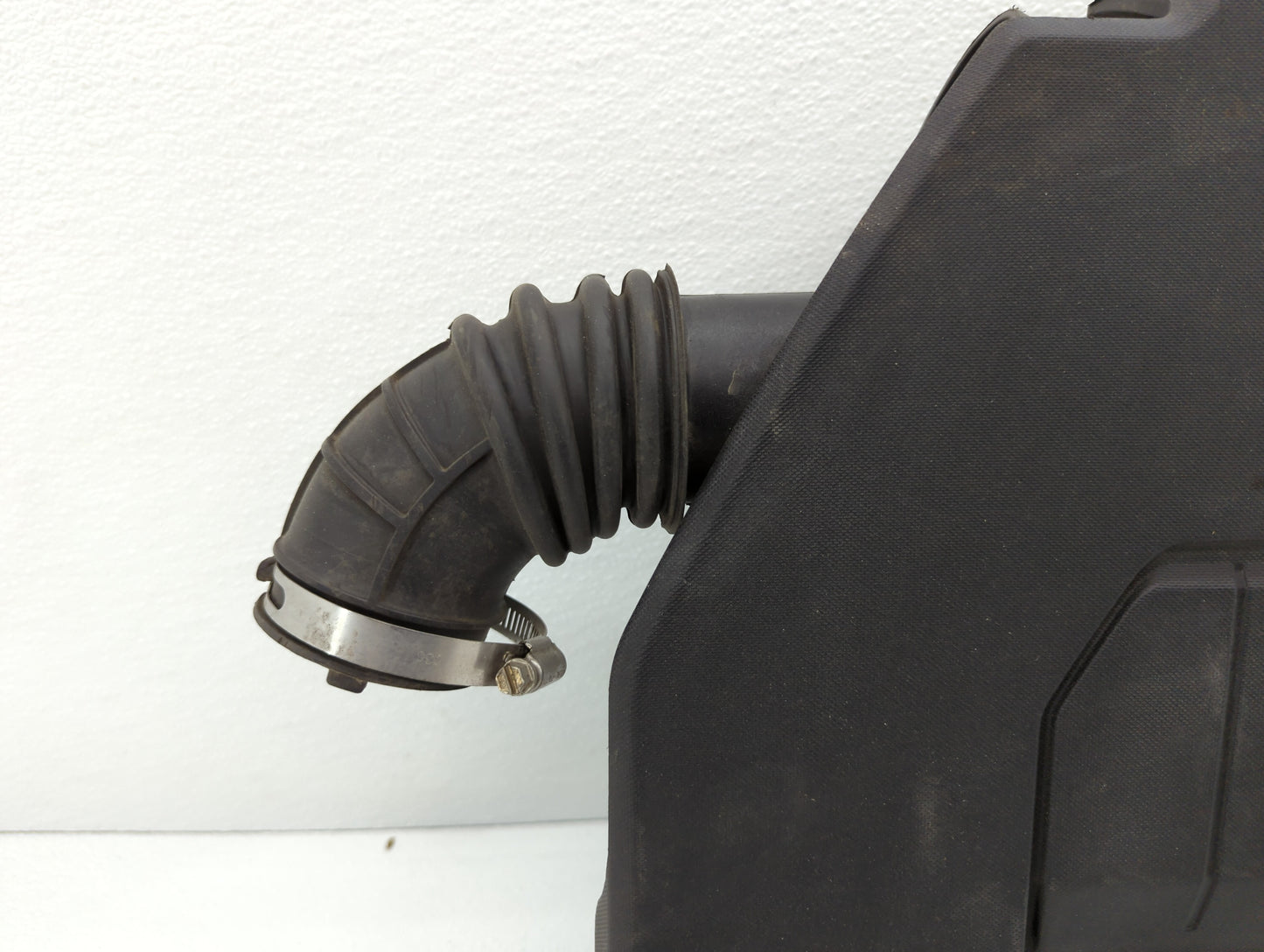 2013 Chevrolet Volt Engine Cover - Oemusedautoparts1.com
