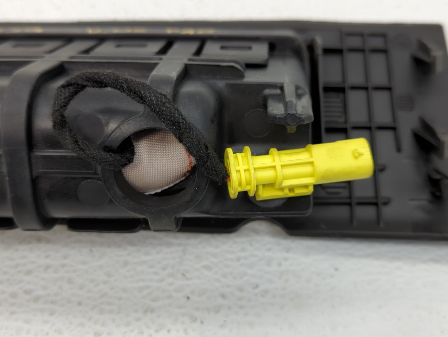 2013-2015 Chevrolet Volt Air Bag Passenger Right Knee OEM P/N:22825450 Fits Fits 2013 2014 2015 OEM Used Auto Parts - Oemuse