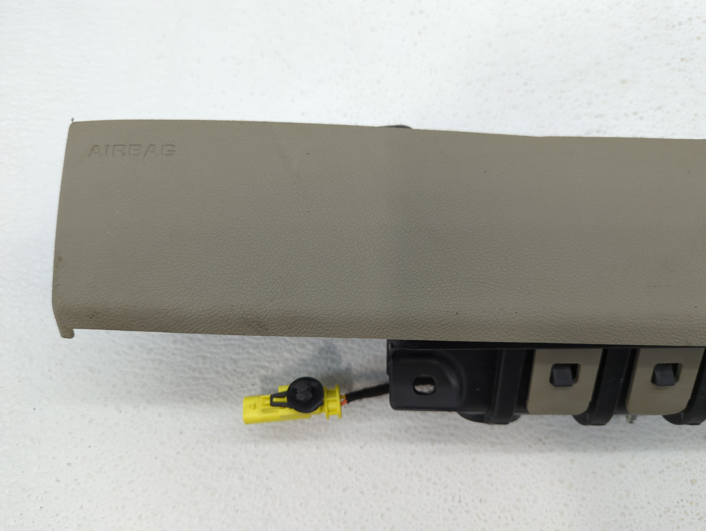 2012-2015 Chevrolet Volt Air Bag Driver Left Knee OEM P/N:22835279 Fits Fits 2012 2013 2014 2015 OEM Used Auto Parts - Oemus