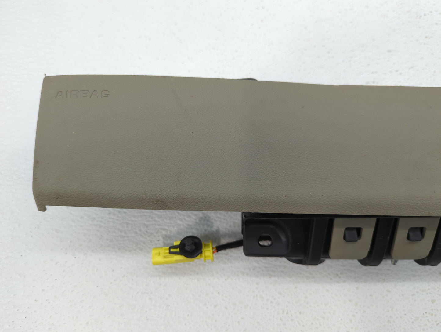 2012-2015 Chevrolet Volt Air Bag Driver Left Knee OEM P/N:22835279 Fits Fits 2012 2013 2014 2015 OEM Used Auto Parts - Oemus