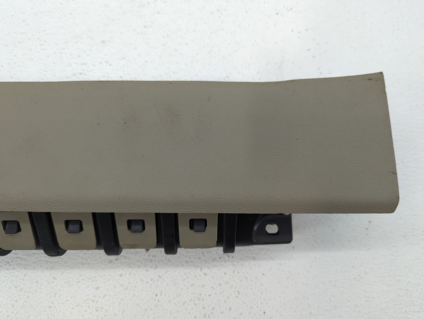 2012-2015 Chevrolet Volt Air Bag Driver Left Knee OEM P/N:22835279 Fits Fits 2012 2013 2014 2015 OEM Used Auto Parts - Oemus