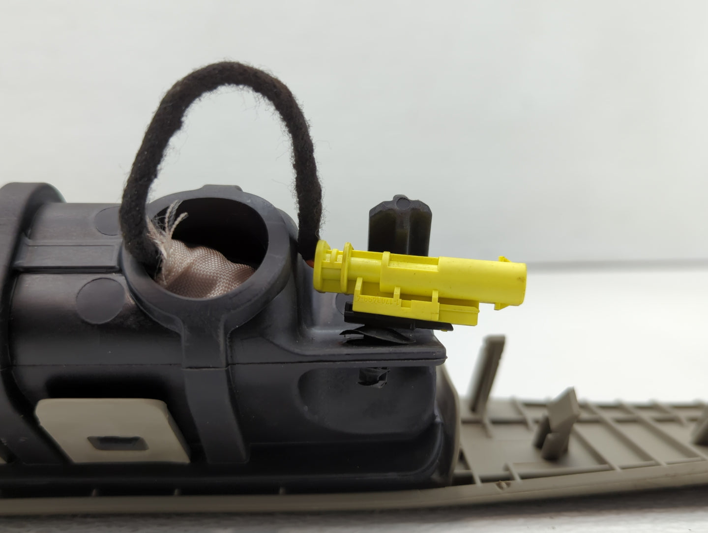 2012-2015 Chevrolet Volt Air Bag Driver Left Knee OEM P/N:22835279 Fits Fits 2012 2013 2014 2015 OEM Used Auto Parts - Oemus