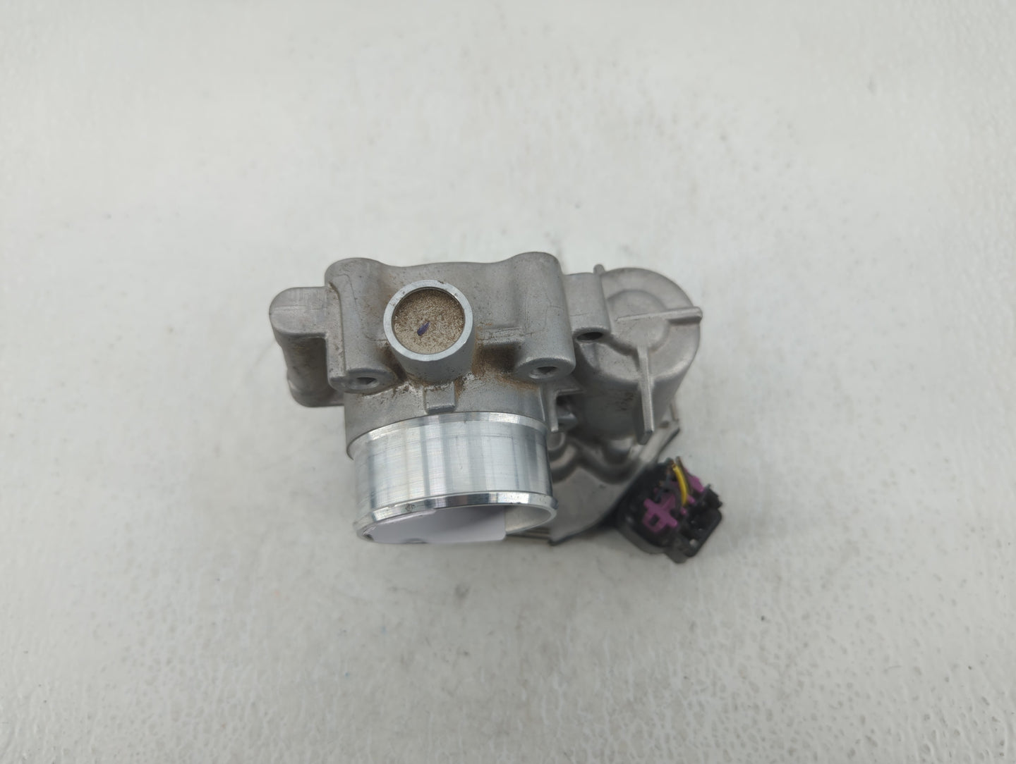 2011-2015 Chevrolet Volt Throttle Body P/N:55581682 Fits Fits 2011 2012 2013 2014 2015 2016 OEM Used Auto Parts - Oemusedaut
