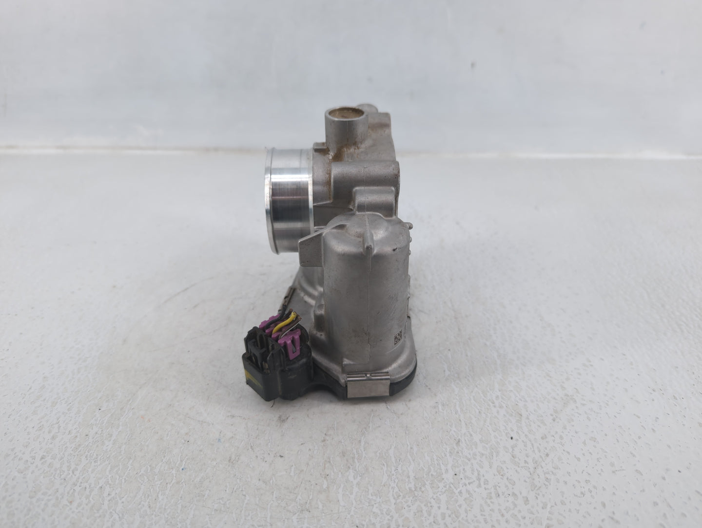 2011-2015 Chevrolet Volt Throttle Body P/N:55581682 Fits Fits 2011 2012 2013 2014 2015 2016 OEM Used Auto Parts - Oemusedaut