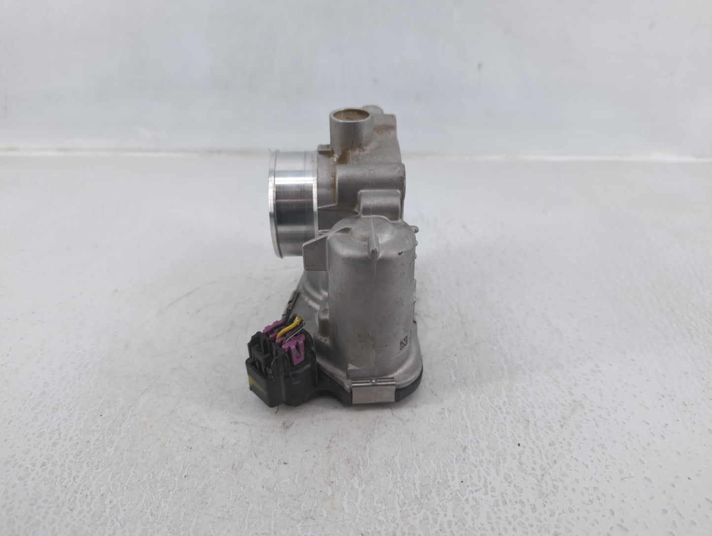 2011-2015 Chevrolet Volt Throttle Body P/N:55581682 Fits Fits 2011 2012 2013 2014 2015 2016 OEM Used Auto Parts - Oemusedaut