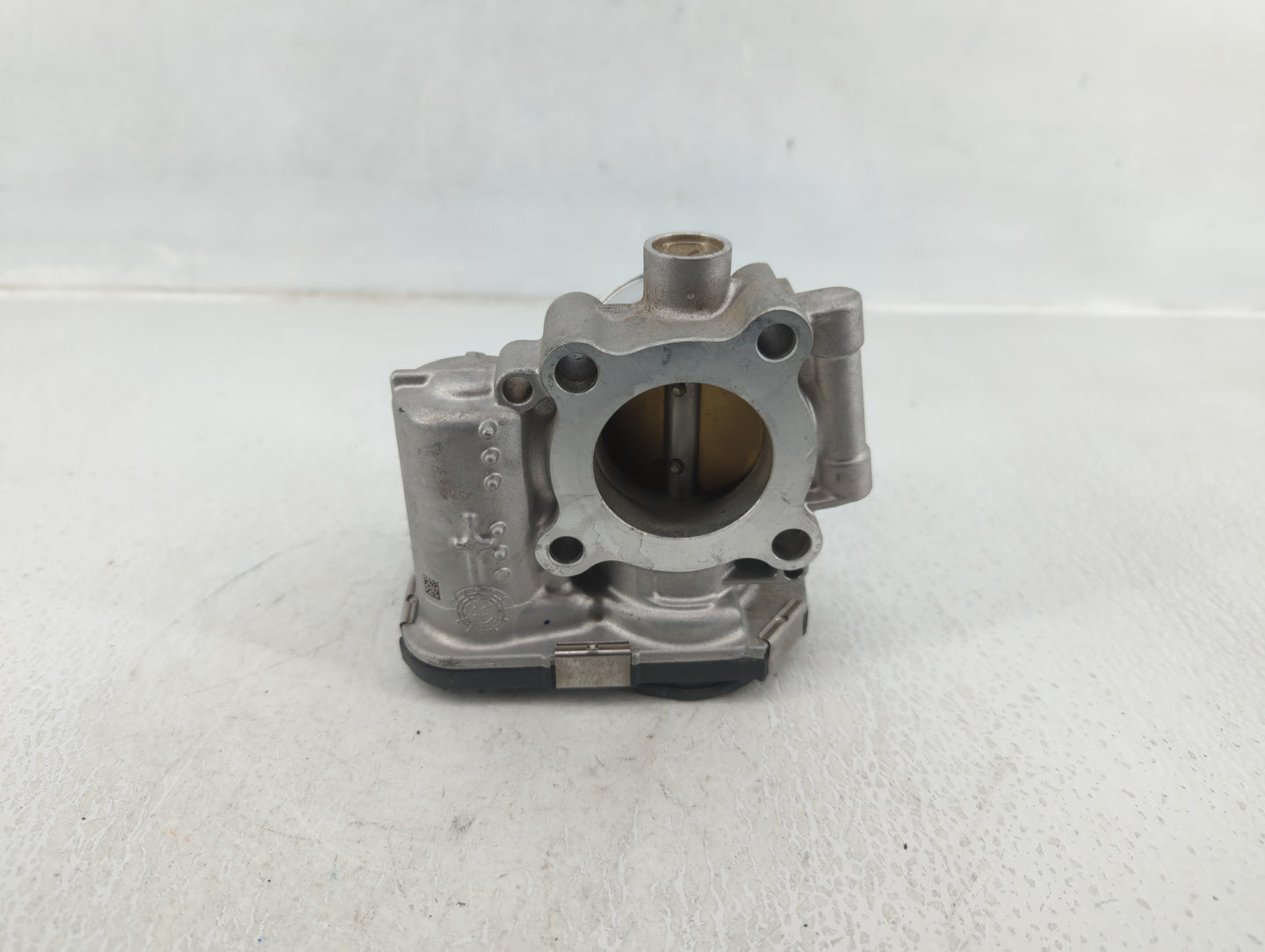 2011-2015 Chevrolet Volt Throttle Body P/N:55581682 Fits Fits 2011 2012 2013 2014 2015 2016 OEM Used Auto Parts - Oemusedaut