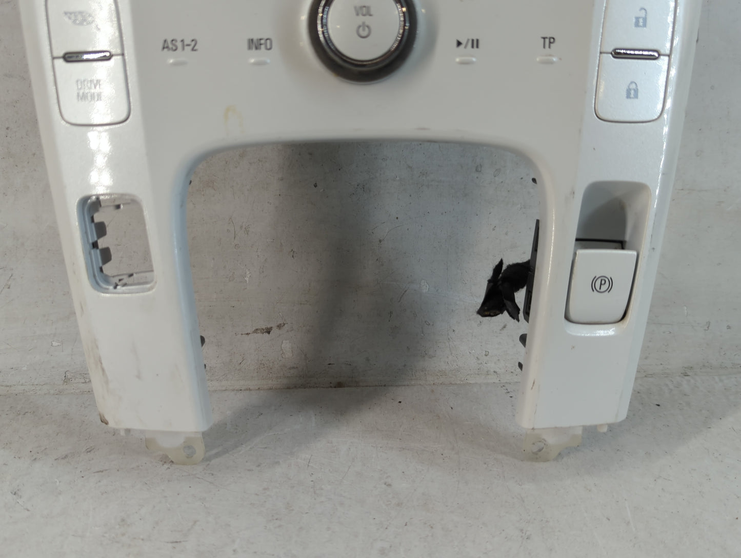 2013-2013 Chevrolet Volt Am Fm Cd Player Radio Receiver - Oemusedautoparts1.com