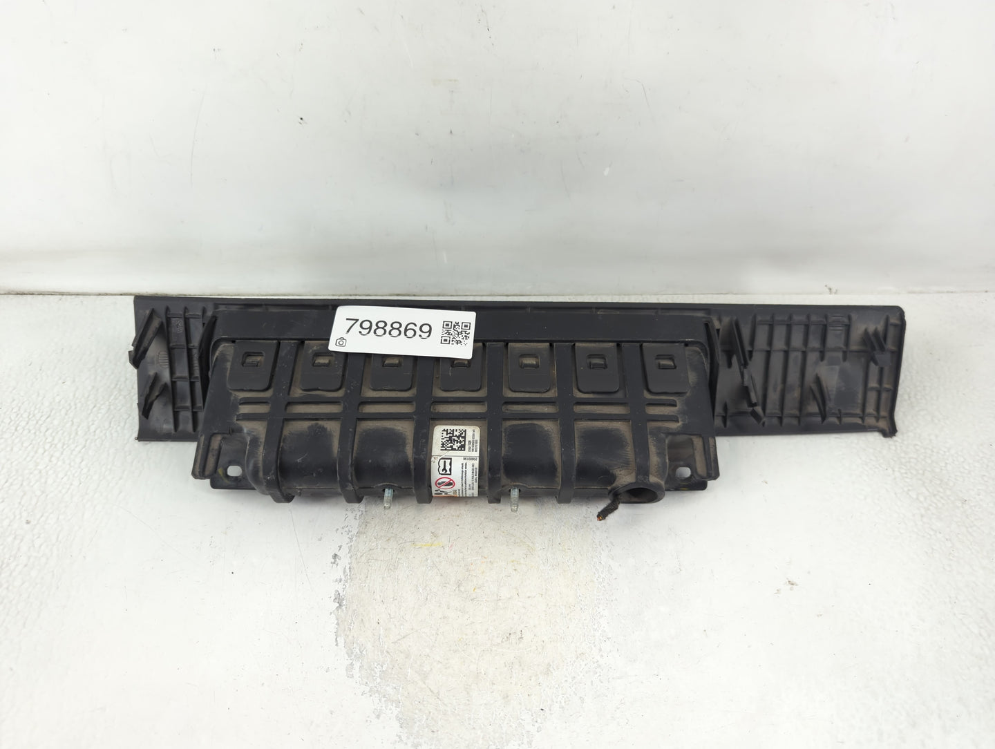 2012-2015 Chevrolet Volt Air Bag Driver Left Knee OEM P/N:823761820 20889196, 22821936 Fits Fits 2012 2013 2014 2015 OEM Use