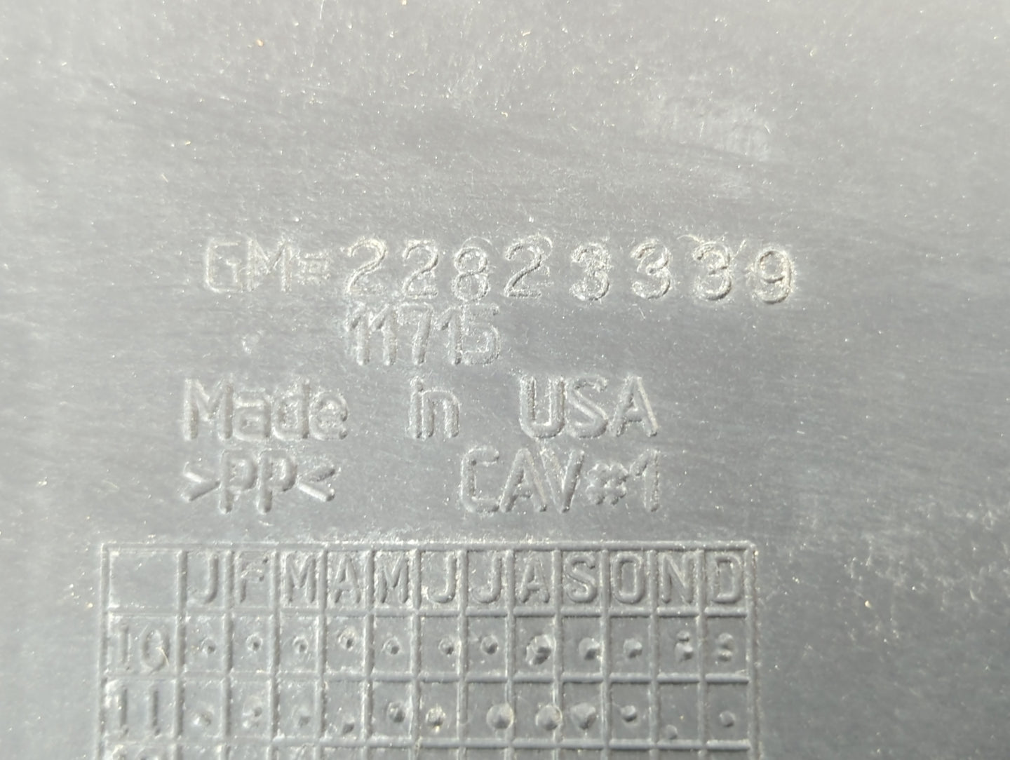 2013 Chevrolet Volt Engine Cover - Oemusedautoparts1.com