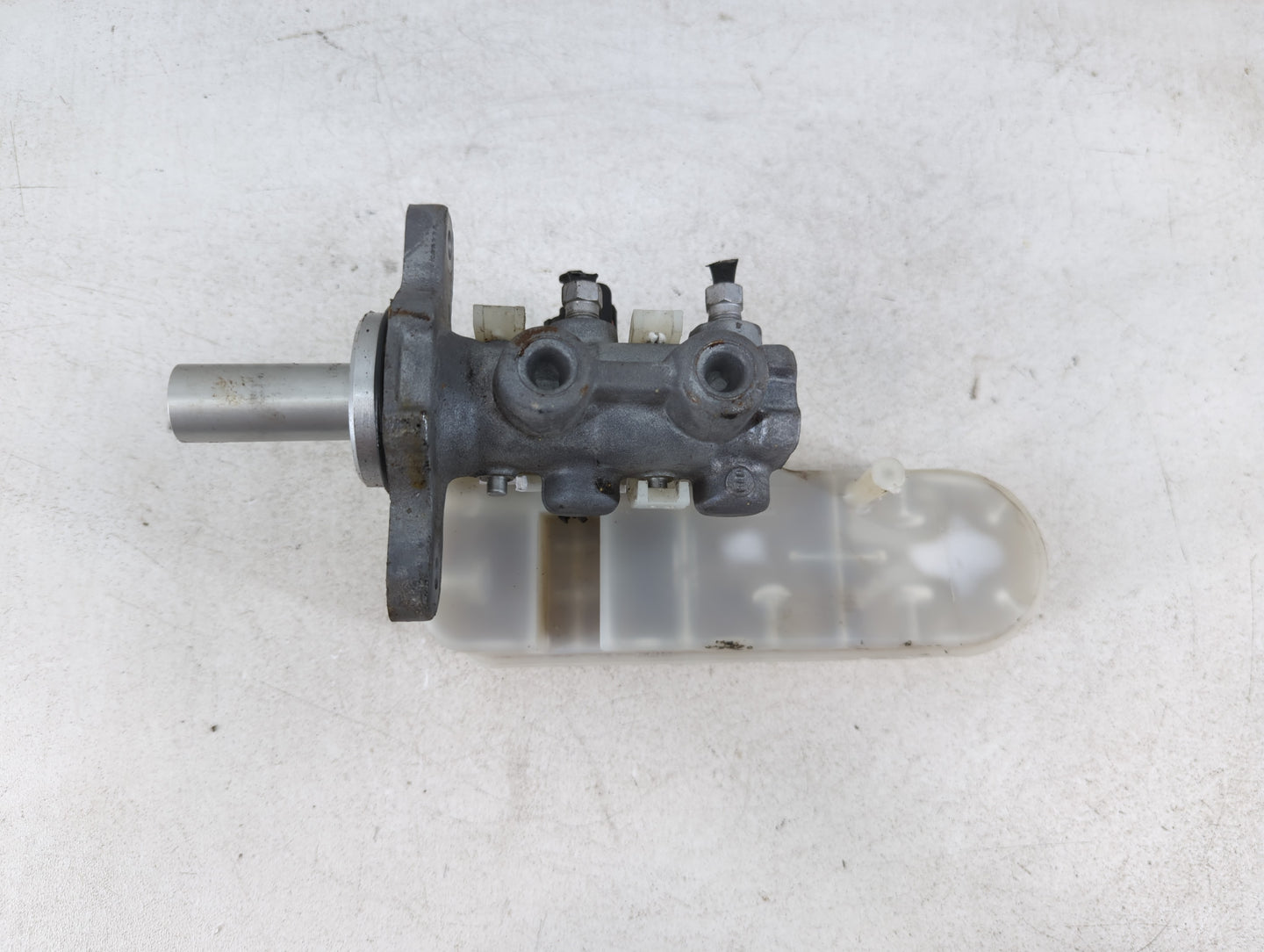 2011-2014 Chrysler 200 Brake Master Cylinder - Oemusedautoparts1.com