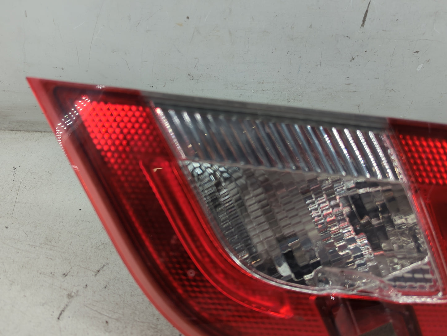 2011-2014 Chrysler 200 Tail Light Assembly Passenger Right OEM P/N:AG13-15500-A Fits Fits 2011 2012 2013 2014 OEM Used Auto 