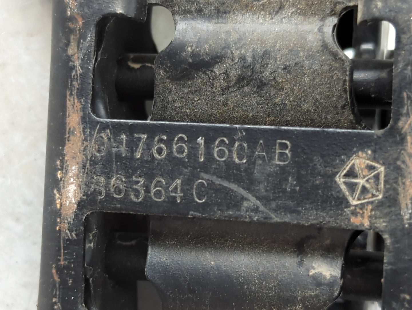 2013 Chrysler 200 Spare Scissor Car Jack - Oemusedautoparts1.com