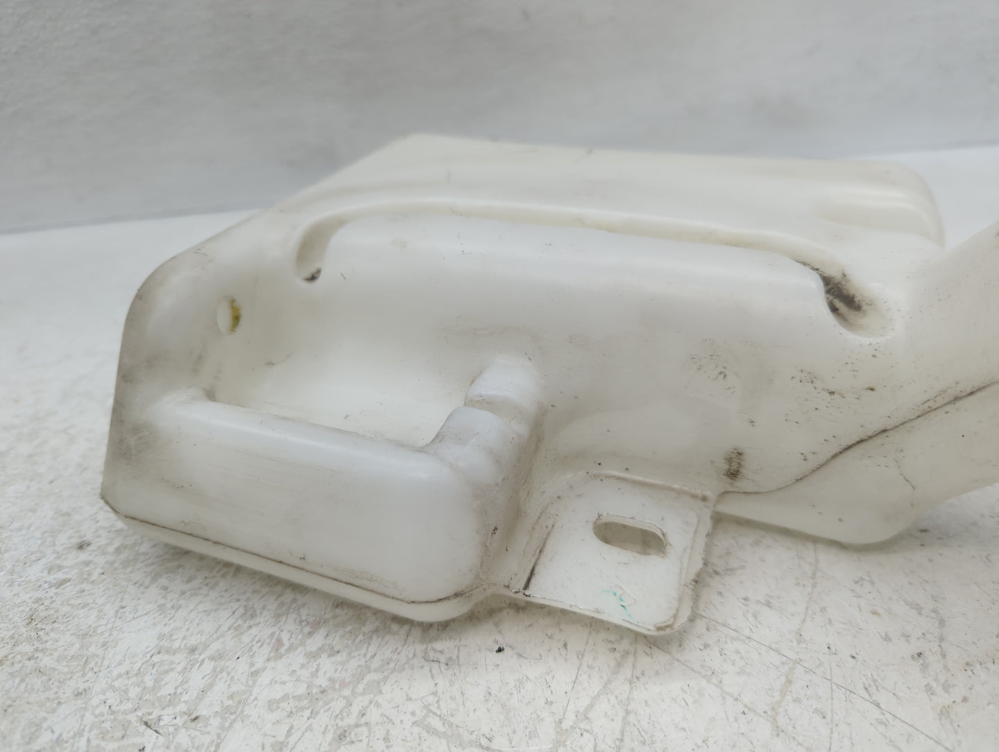 2011-2014 Chrysler 200 Windshield Washer Fluid Reservoir Bottle Oem - Oemusedautoparts1.com