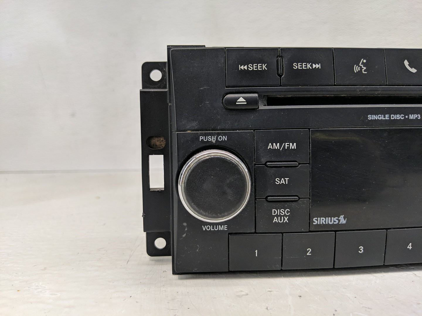 2013-2014 Chrysler 200 Radio AM FM Cd Player Receiver Replacement P/N:P05091197AC Fits Fits 2013 2014 OEM Used Auto Parts - 