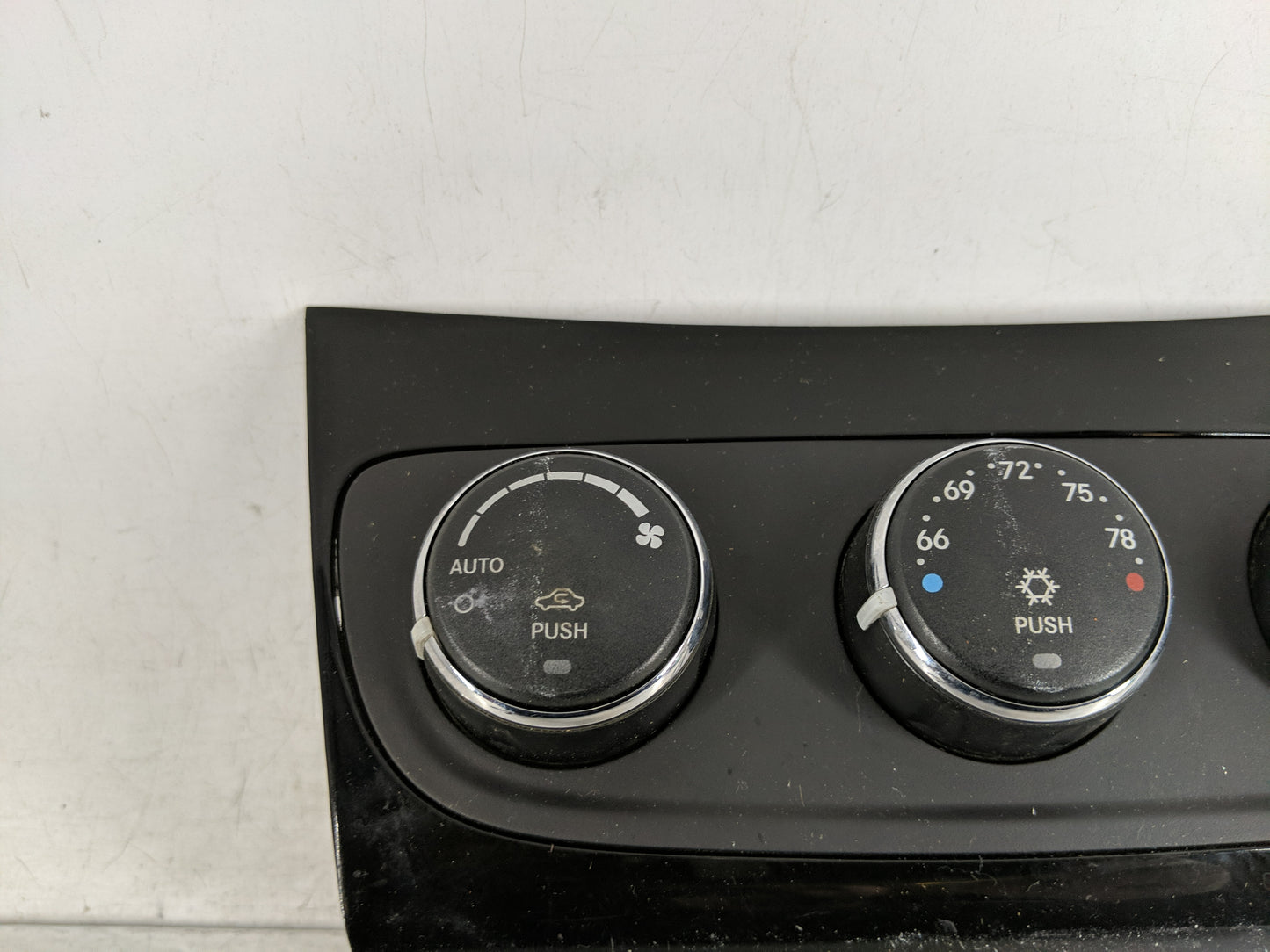 2011-2014 Chrysler 200 Climate Control Module Temperature AC/Heater Replacement P/N:P55111888AI Fits OEM Used Auto Parts - O