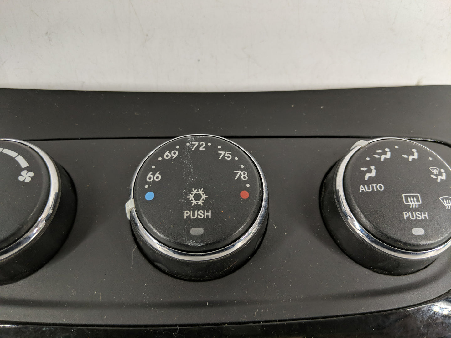 2011-2014 Chrysler 200 Climate Control Module Temperature AC/Heater Replacement P/N:P55111888AI Fits OEM Used Auto Parts - O