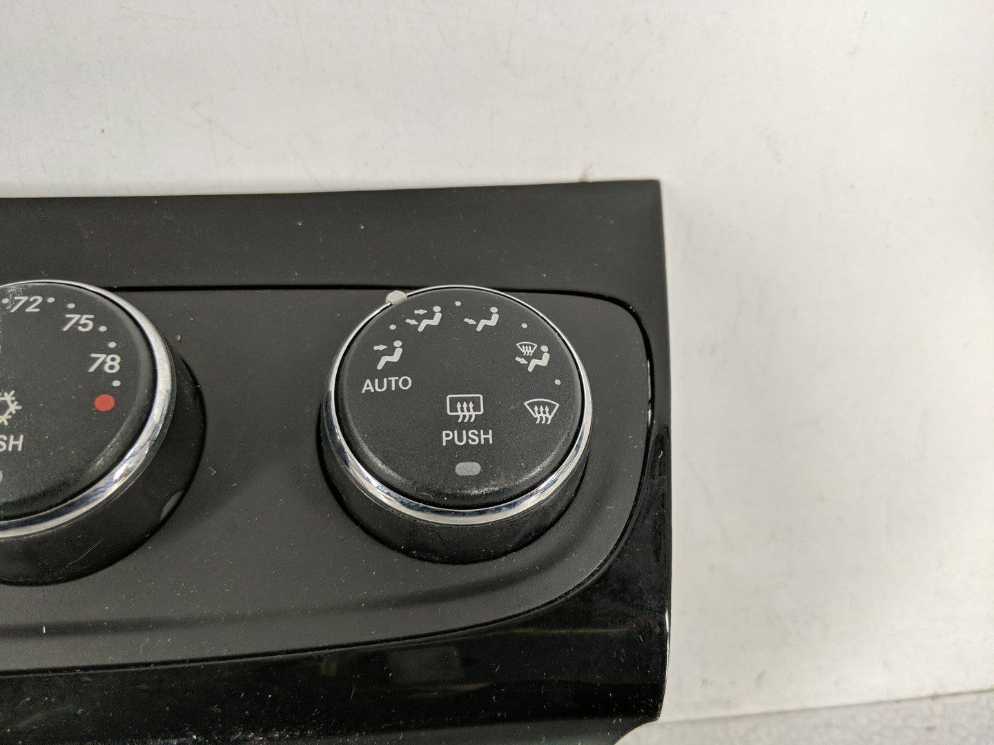 2011-2014 Chrysler 200 Climate Control Module Temperature AC/Heater Replacement P/N:P55111888AI Fits OEM Used Auto Parts - O
