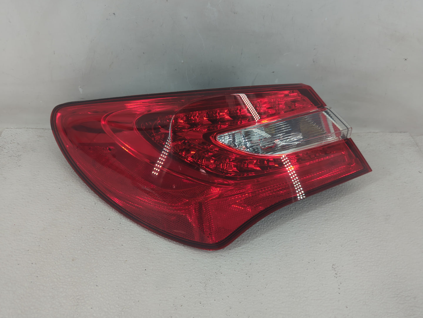 2011-2014 Chrysler 200 Tail Light Assembly Driver Left OEM P/N:05182525AE Fits Fits 2011 2012 2013 2014 OEM Used Auto Parts 