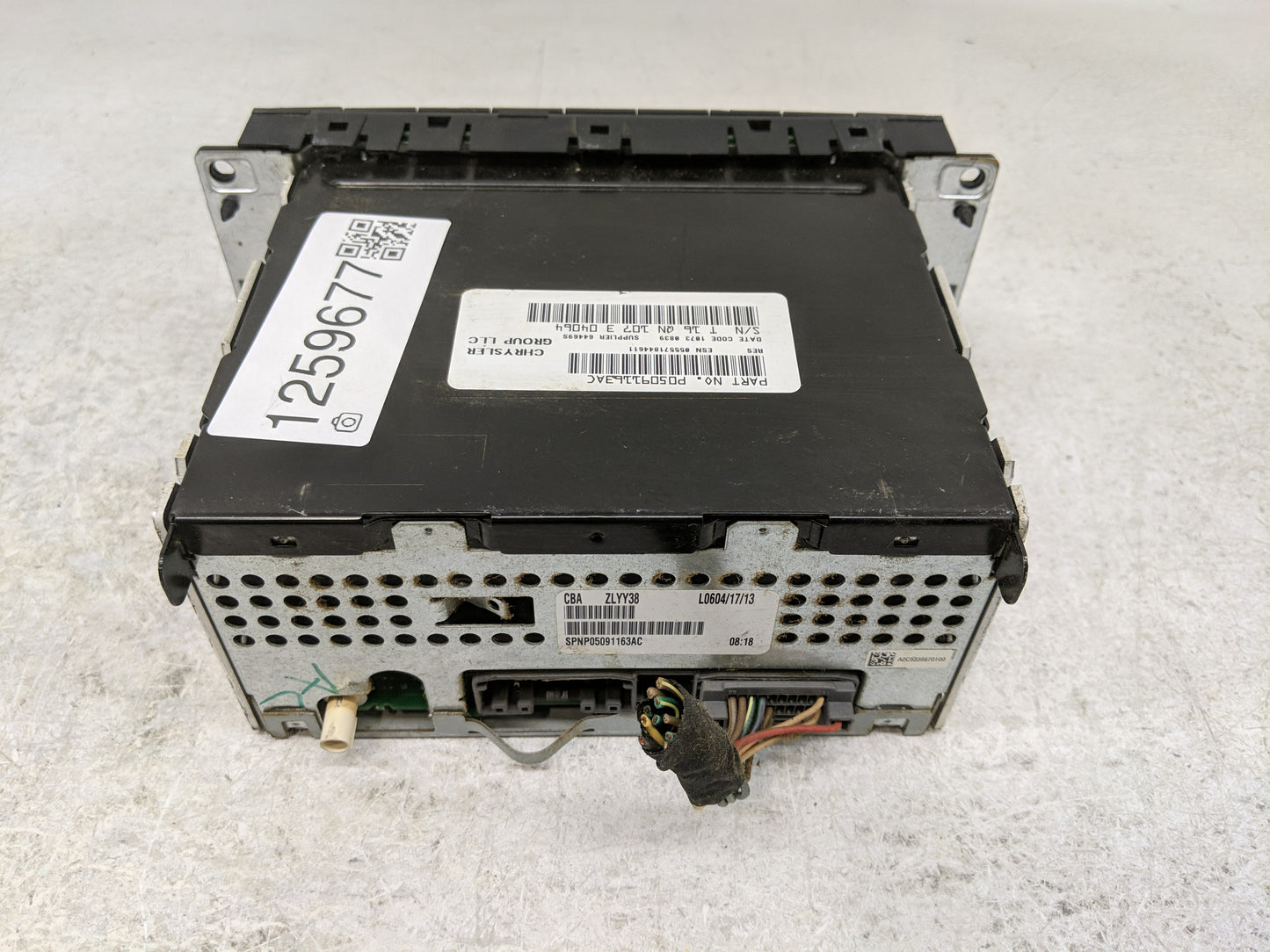 2013-2014 Chrysler 200 Radio AM FM Cd Player Receiver Replacement P/N:P05091163AC Fits Fits 2013 2014 OEM Used Auto Parts - 