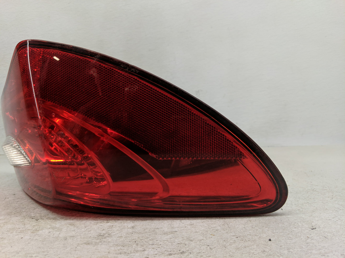 2011-2014 Chrysler 200 Tail Light Assembly Driver Left OEM Fits Fits 2011 2012 2013 2014 OEM Used Auto Parts - Oemusedautopa