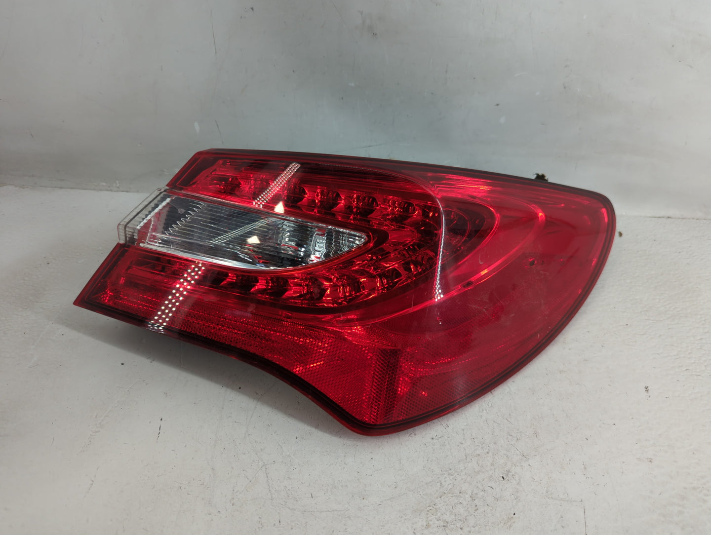 2011-2014 Chrysler 200 Tail Light Assembly Passenger Right OEM P/N:05182524AE Fits Fits 2011 2012 2013 2014 OEM Used Auto Pa