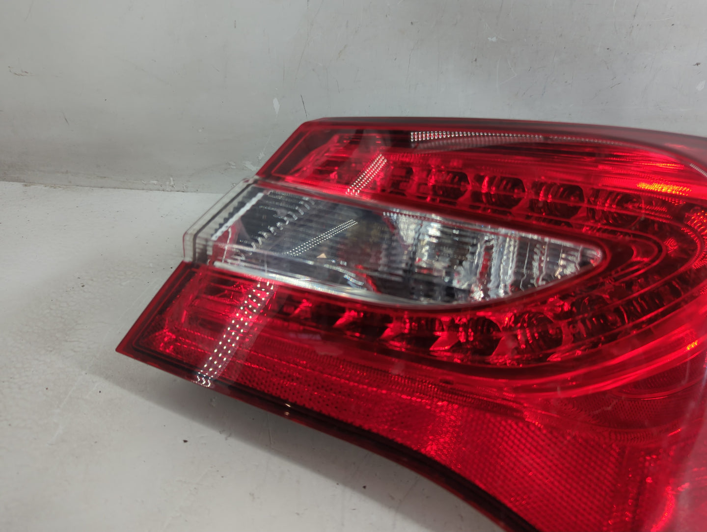 2011-2014 Chrysler 200 Tail Light Assembly Passenger Right OEM P/N:05182524AE Fits Fits 2011 2012 2013 2014 OEM Used Auto Pa