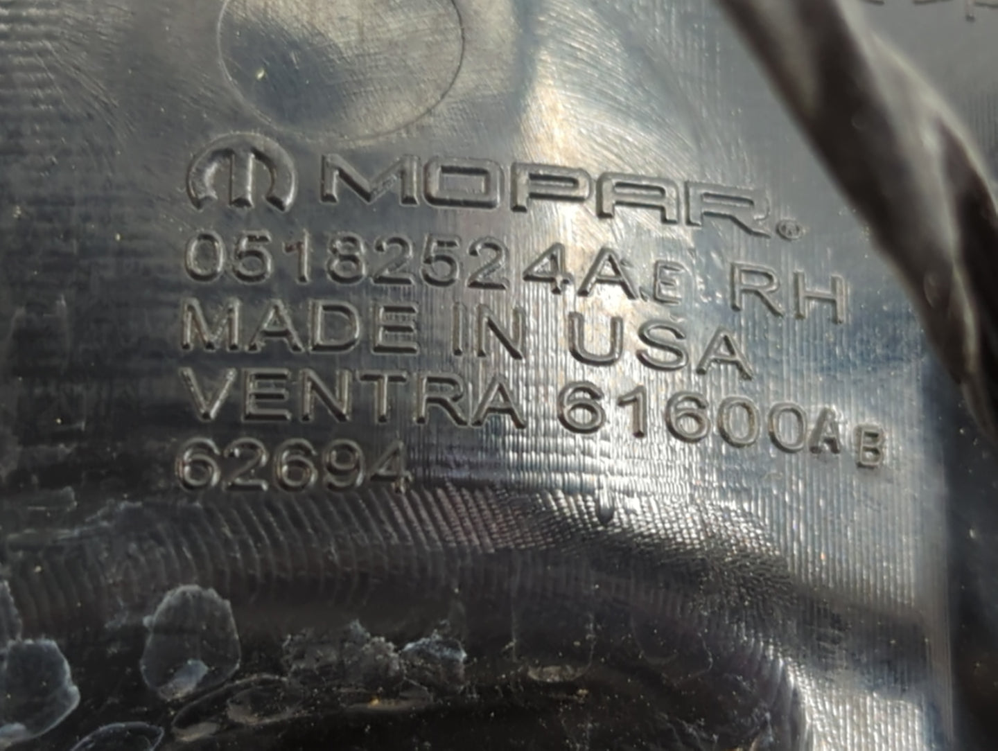 2011-2014 Chrysler 200 Tail Light Assembly Passenger Right OEM P/N:05182524AE Fits Fits 2011 2012 2013 2014 OEM Used Auto Pa