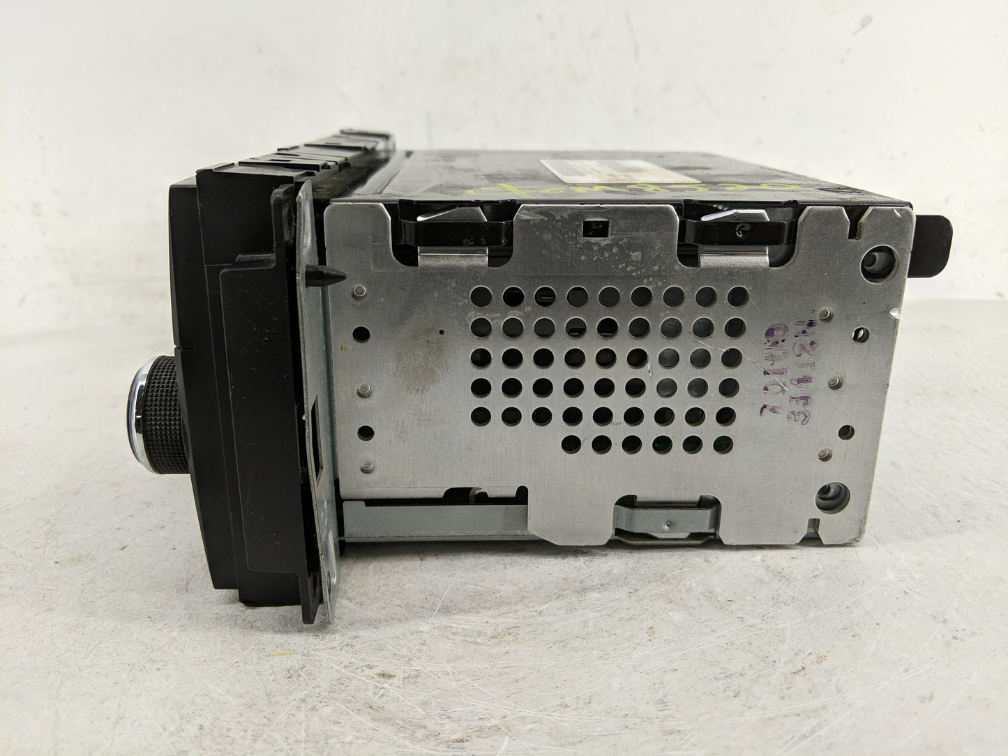 2013-2014 Chrysler 200 Radio AM FM Cd Player Receiver Replacement P/N:P05091163AC Fits Fits 2013 2014 OEM Used Auto Parts - 