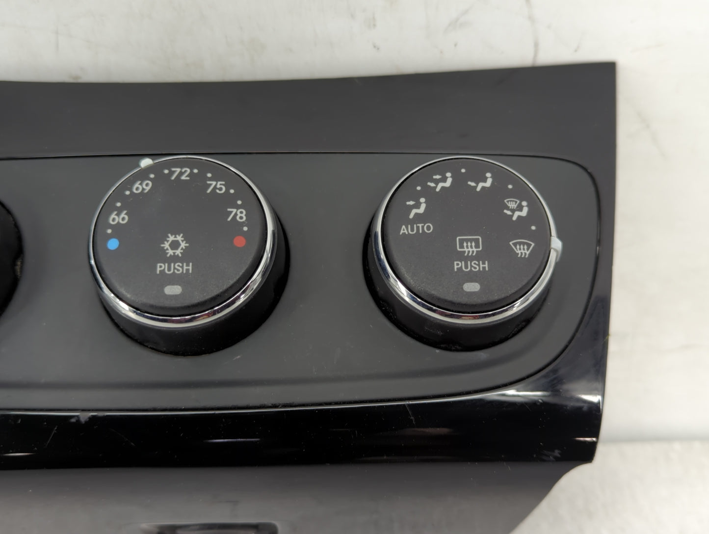 2011-2014 Chrysler 200 Climate Control Module Temperature AC/Heater Replacement P/N:P55111888AH Fits OEM Used Auto Parts - O