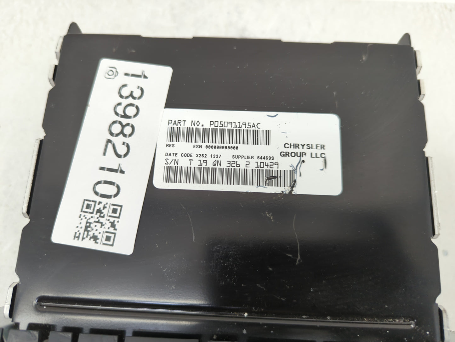 2013-2014 Chrysler 200 Radio AM FM Cd Player Receiver Replacement P/N:P05091195AC Fits Fits 2013 2014 OEM Used Auto Parts - 