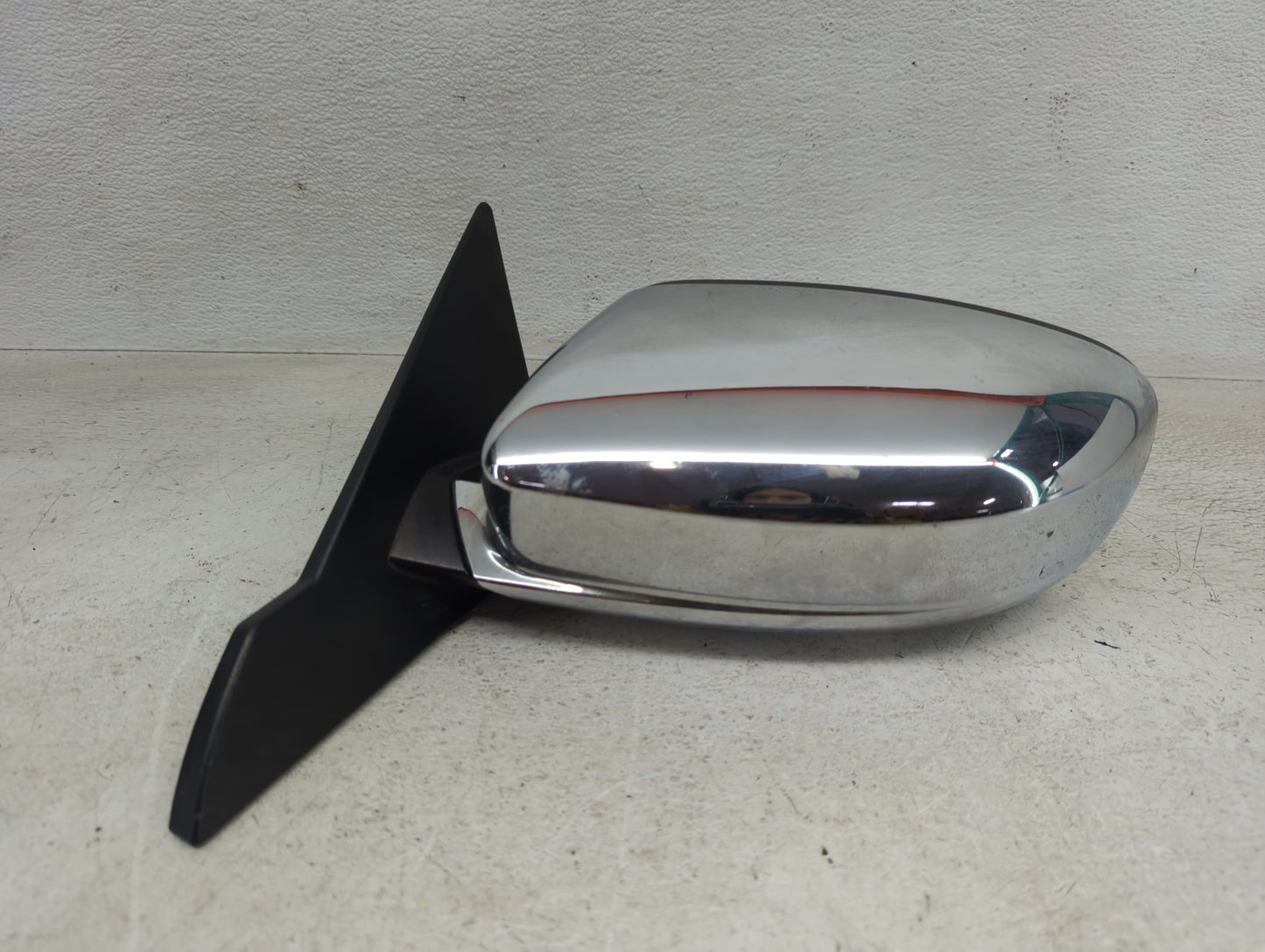 2011-2014 Chrysler 200 Driver Side View Mirror - Left Door Mirror OEM Used - Oemusedautoparts1.com