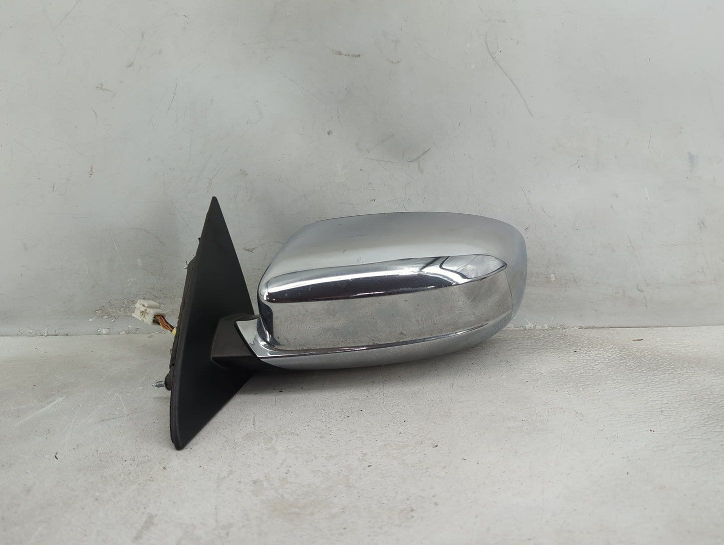 2011-2014 Chrysler 200 Driver Side View Mirror - Left Door Mirror OEM Used - Oemusedautoparts1.com