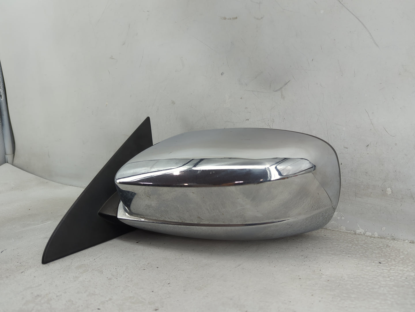 2011-2014 Chrysler 200 Driver Side View Mirror - Left Door Mirror OEM Used - Oemusedautoparts1.com