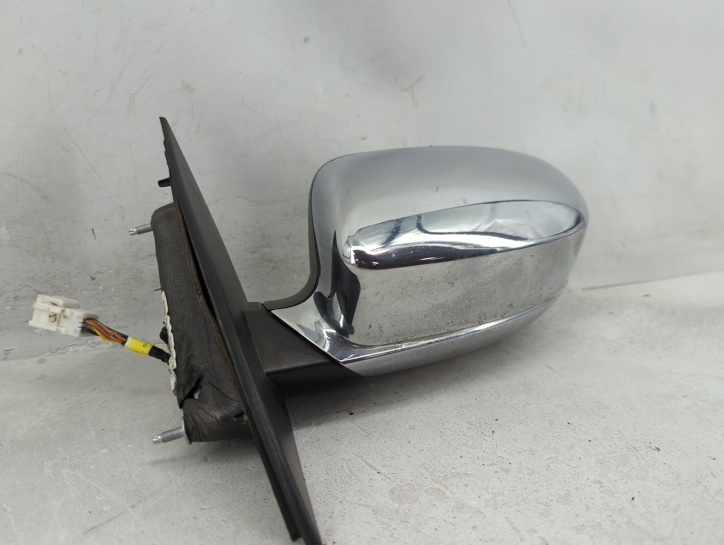 2011-2014 Chrysler 200 Driver Side View Mirror - Left Door Mirror OEM Used - Oemusedautoparts1.com