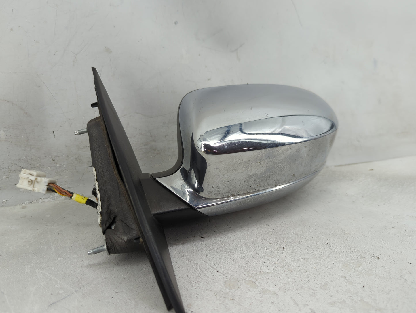 2011-2014 Chrysler 200 Driver Side View Mirror - Left Door Mirror OEM Used - Oemusedautoparts1.com