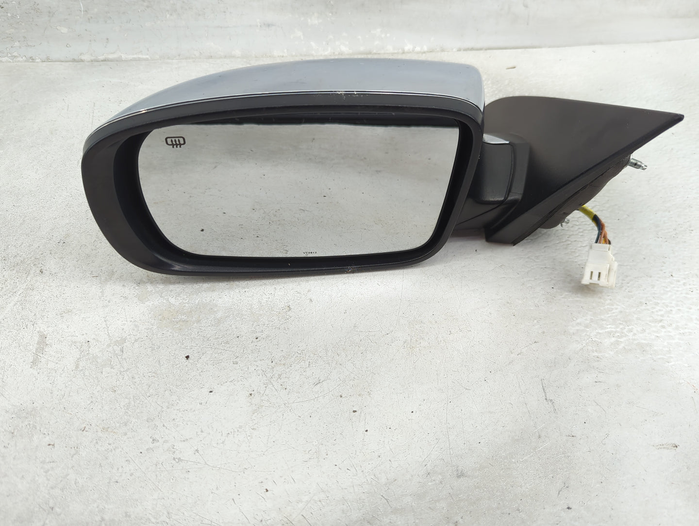 2011-2014 Chrysler 200 Driver Side View Mirror - Left Door Mirror OEM Used - Oemusedautoparts1.com