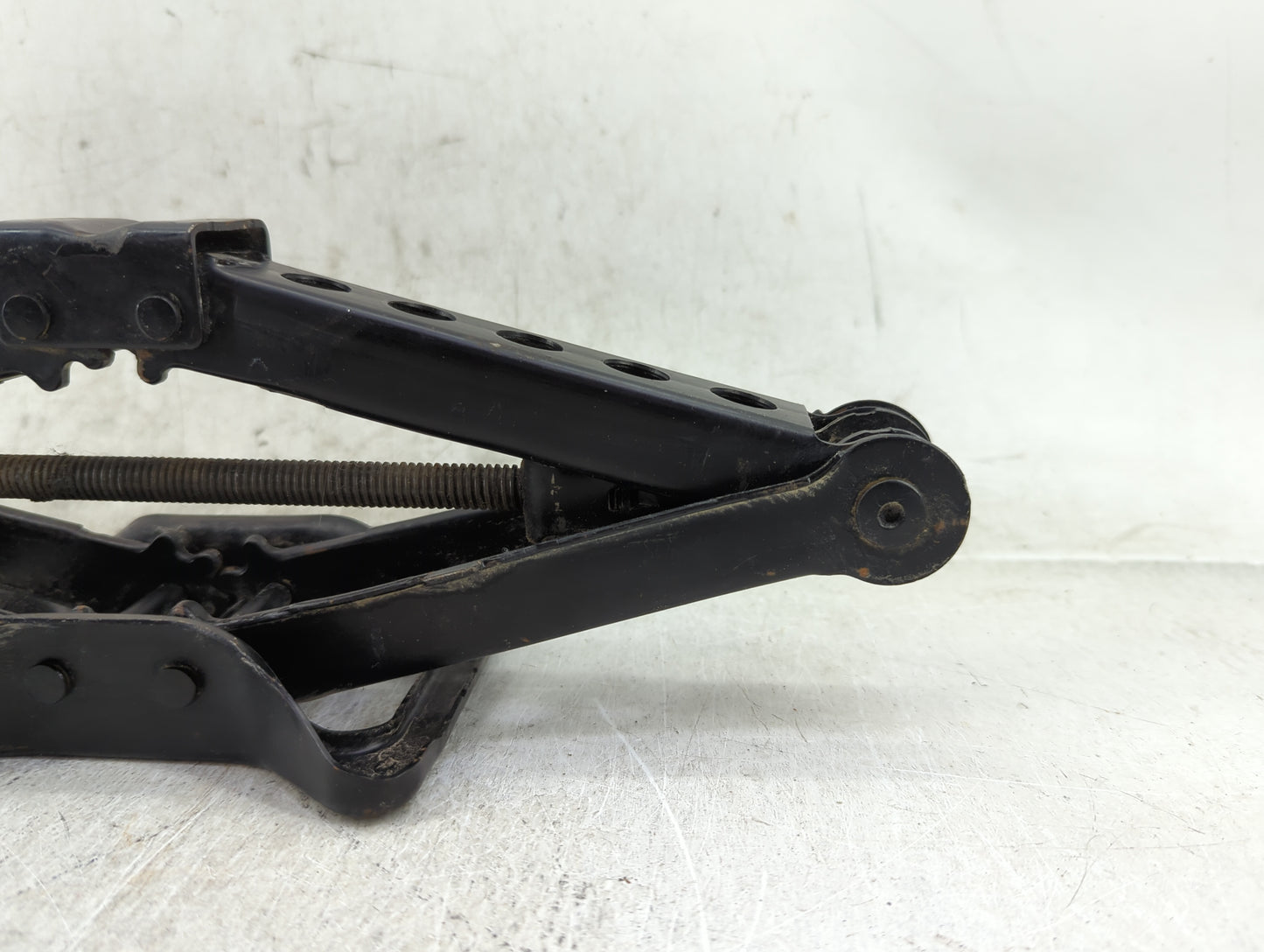 2013 Chrysler 200 Spare Scissor Car Jack 1431713 - Oemusedautoparts1.com